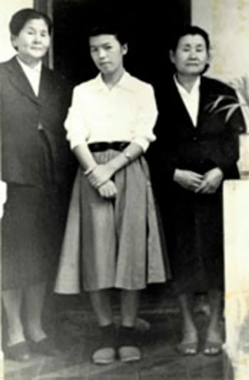 Figura 1: Teruko Sato entre duas messiânicas pioneiras, década 1950